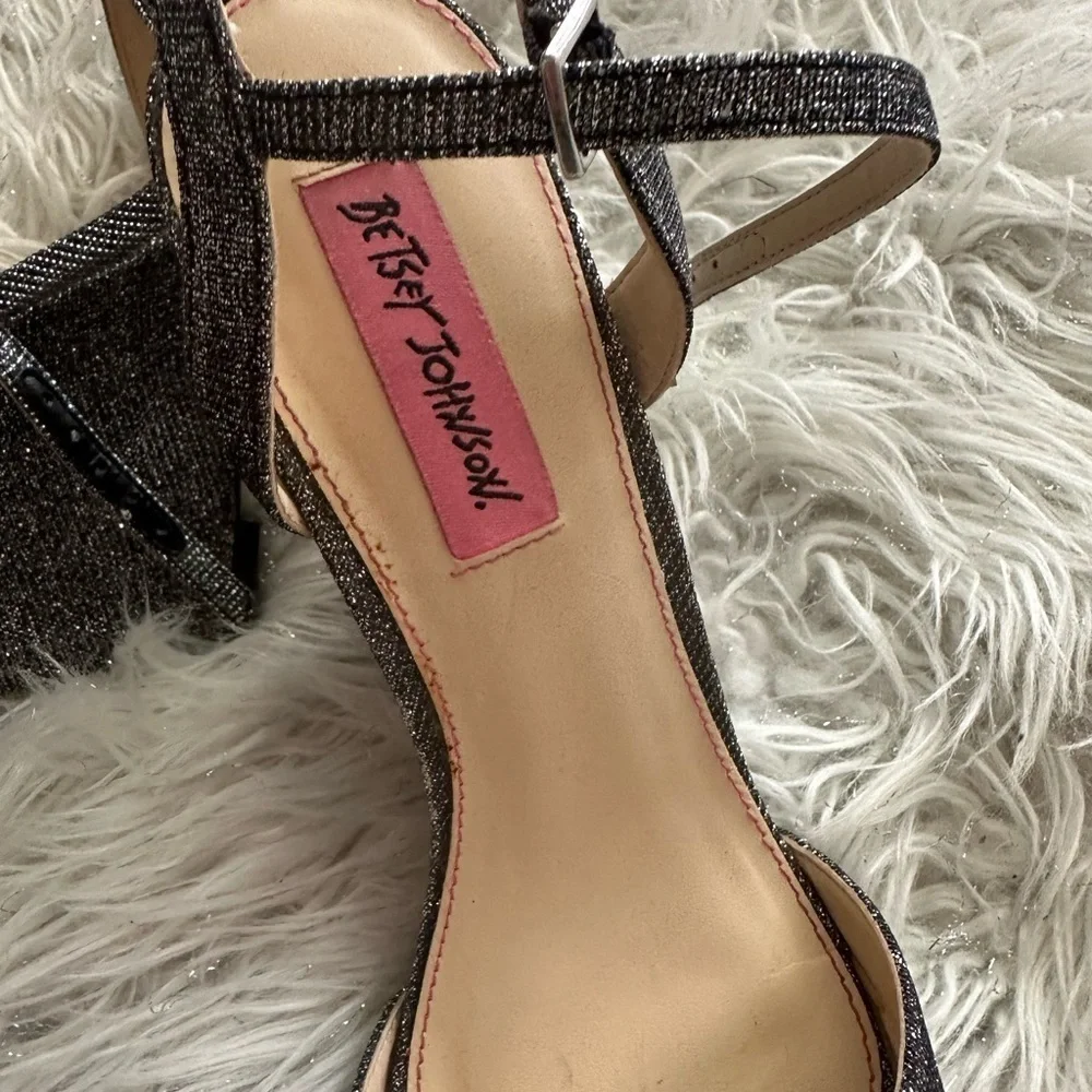 Betsey Johnson Elegant Black Wedge Sandals shiny Sz 9 party glamour comfy